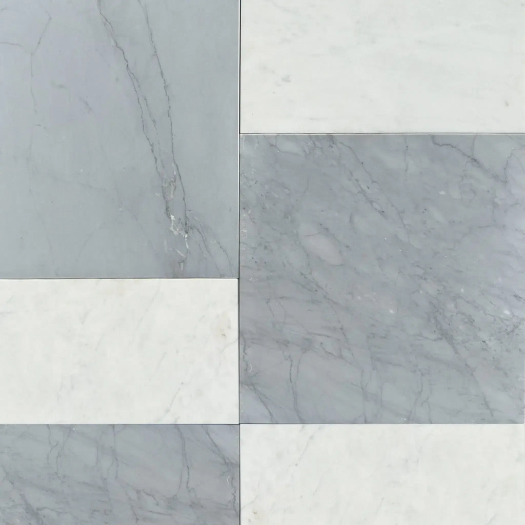 Alternating gray and white marble tiles in Modena Bardiglio Imperiale and Carrara White set