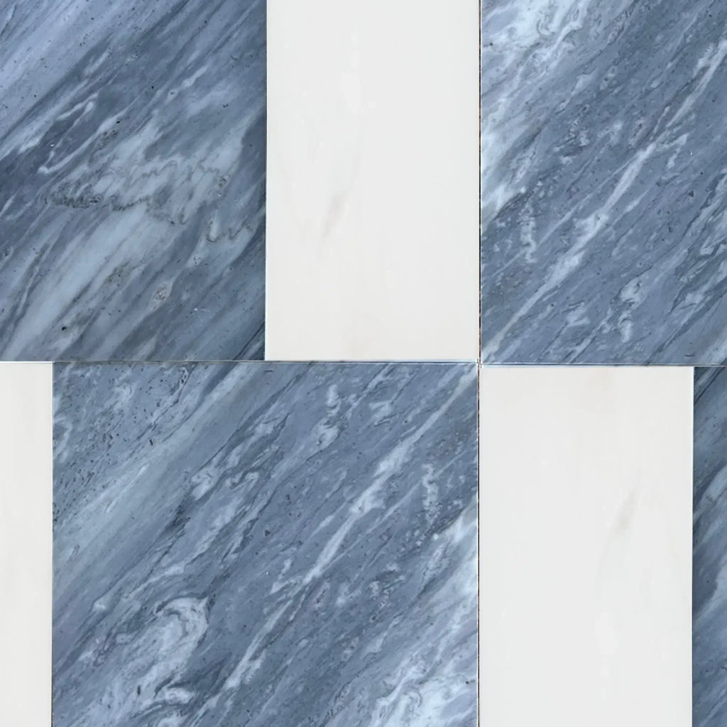 Alternating marble and white tiles in Modena Bardiglio Nuvolato and Bianco Dolomite set