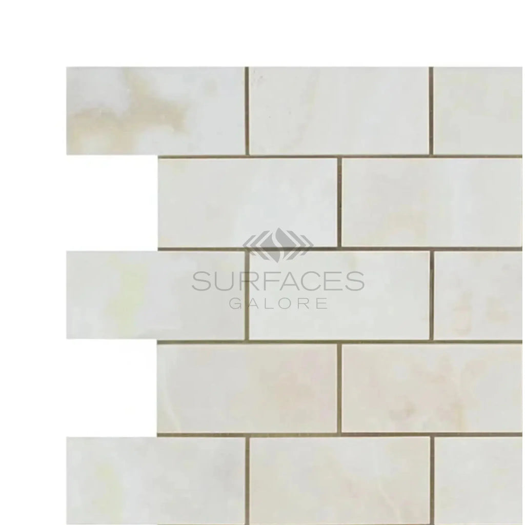 Creamy subway tile pattern in White Onyx Bianco-Vanilla Cross-Cut 2X4 Mosaic Marble Polished